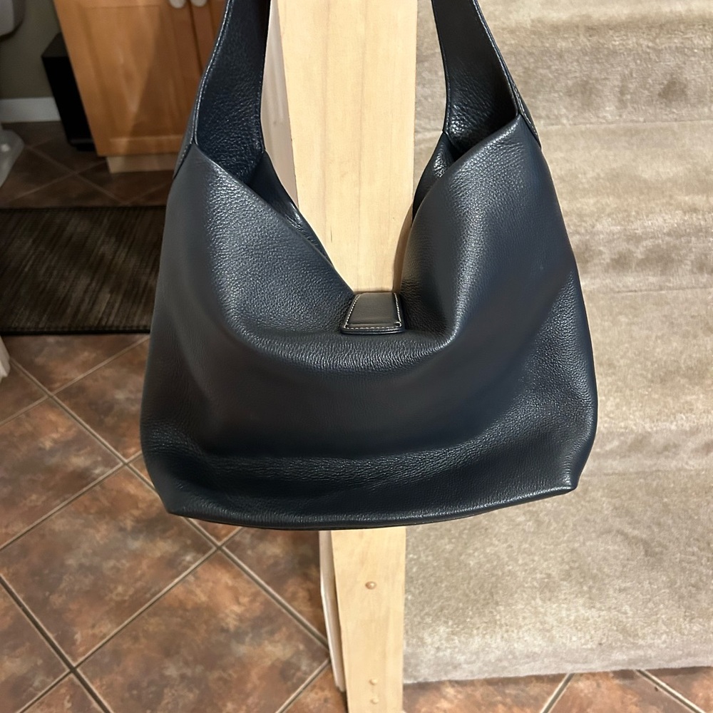 Dooney & Bourke Lucca Black Leather Logo Lock Hobo Bag 🆕 - Picture 3 of 16
